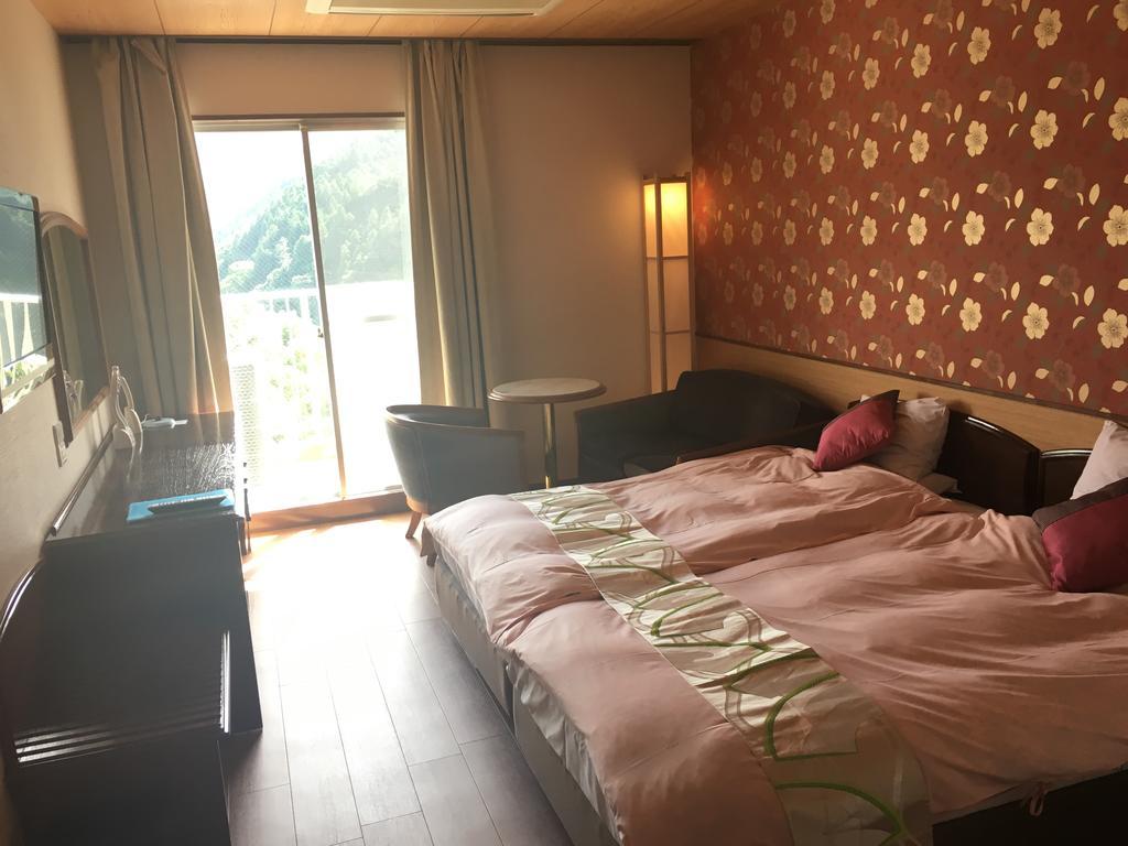Hinotani Onsen Misugi Resort Цу Екстериор снимка